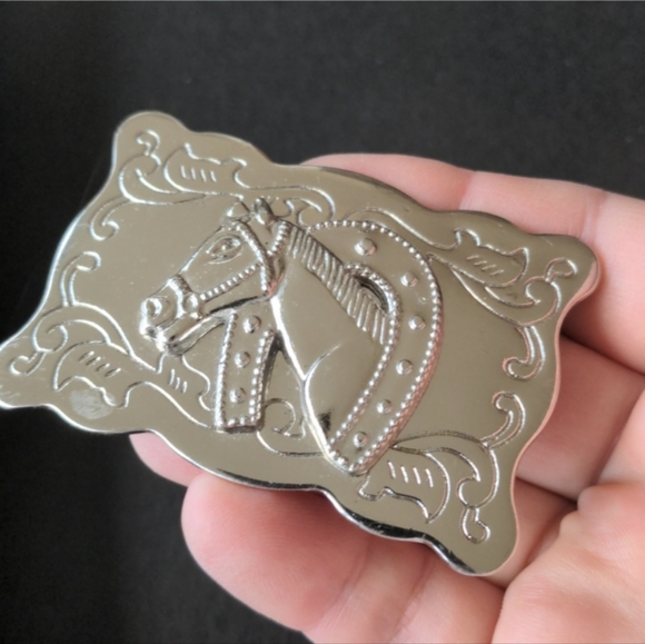 Western Southwestern equestrian belt buckle with 3D horse head and shoe - Picture 2 of 7